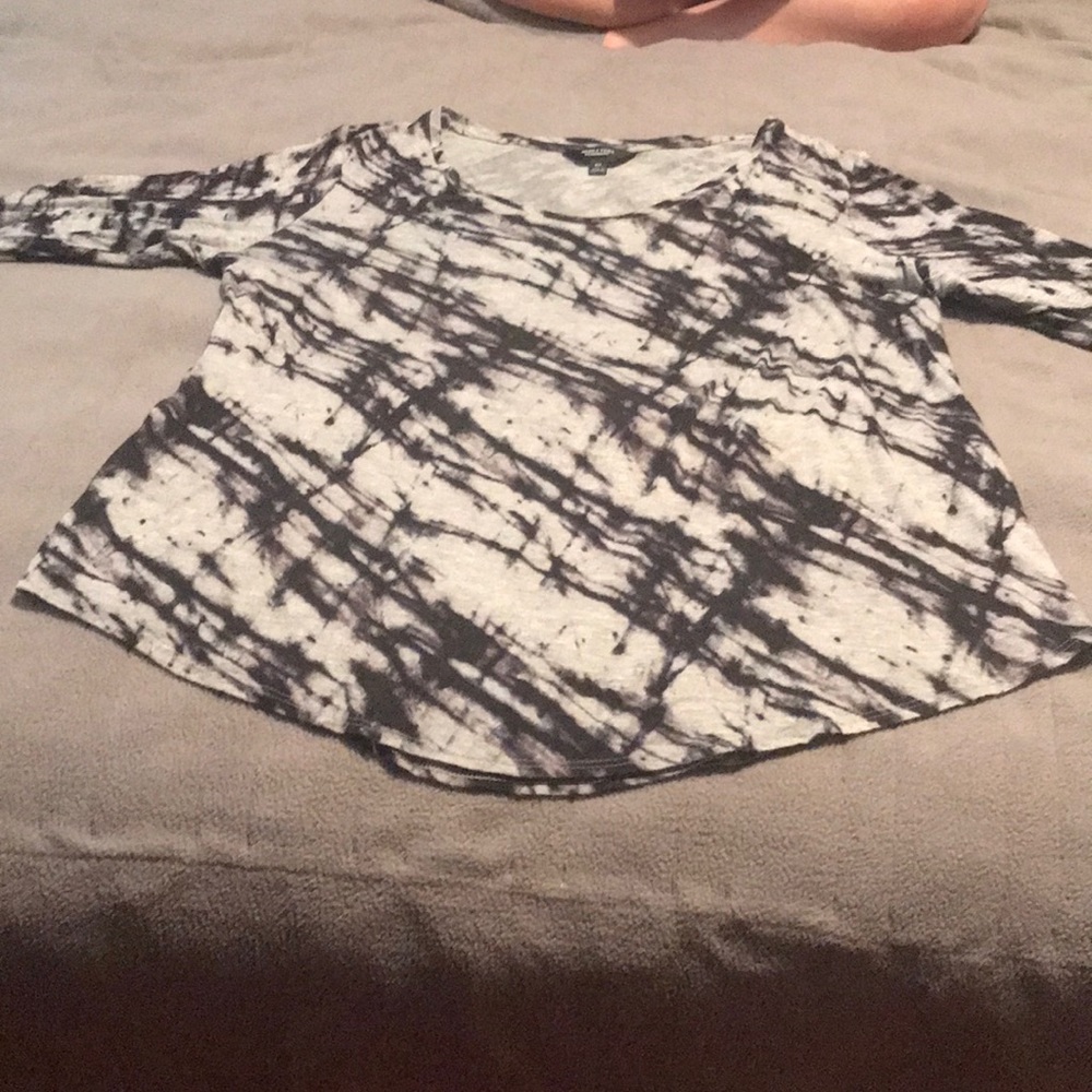 Very nice simply Vera size 0X gray and black long sleeve shirt